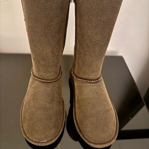Stylish Tan Suede Boots